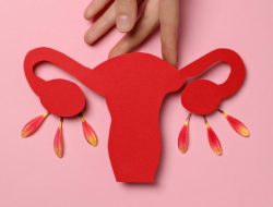 Penyebab Hanya Keluar Flek Coklat dan Belum Kunjung Menstruasi